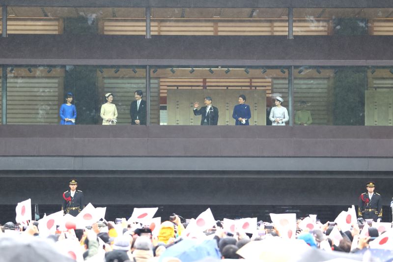 雨にもかかわらず大勢の人が集まった（2024年2月23日、Ph／JMPA）