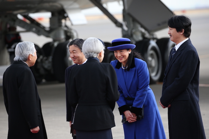 2016年1月、上皇上皇后両陛下（当時は天皇皇后両陛下）のフィリピンご訪問に際し、羽田空港にてお見送りをされる雅子さまら
