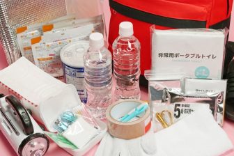 《東日本大震災から13年》防災袋に用意しておくべき意外なアイテム　ラップ、ペットシーツ…災害時…