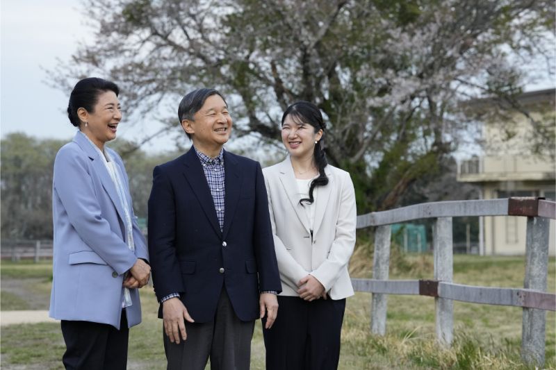 雅子さまが「ごっつんこ」とおっしゃりご一家が笑顔に（2023年4月5日、Ph／JMPA）