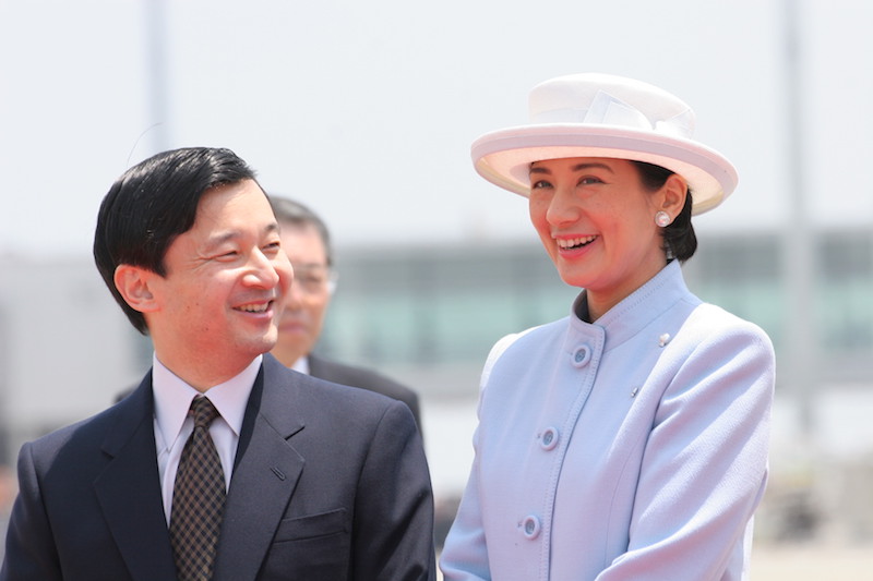 2005年5月、ノルウェーから帰国された天皇皇后両陛下（当時）をお迎えに空港へ向かわれた天皇皇后両陛下
