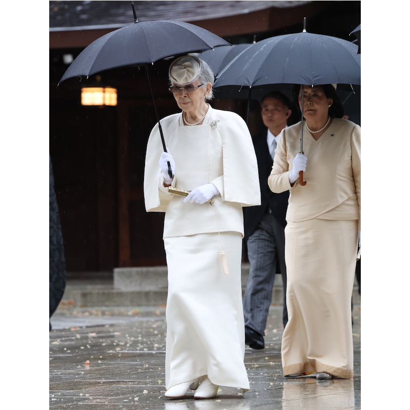 上皇后さまも白の参拝服をセレクト（2024年4月9日、Ph／JMPA）
