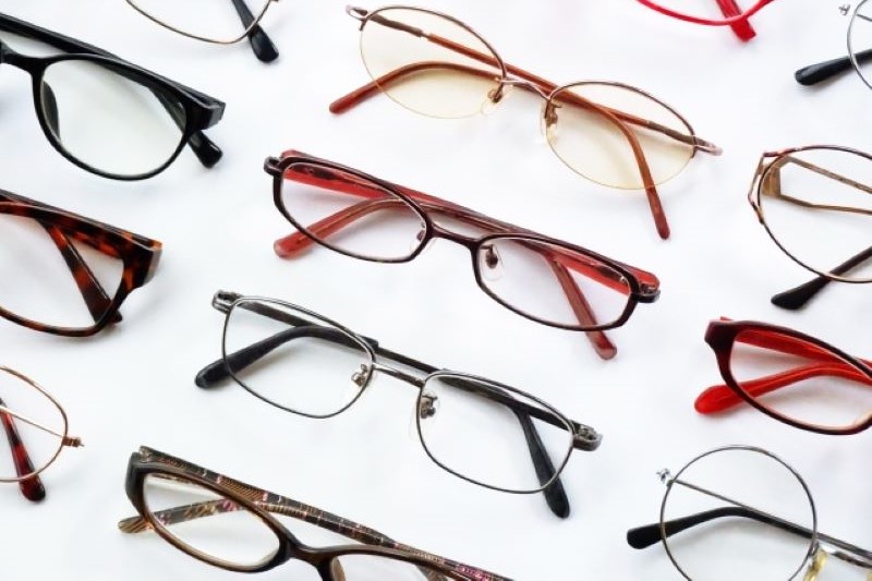 目の老化を遅らせる老眼鏡とサングラスの使い方とは（Ph／photoAC）
