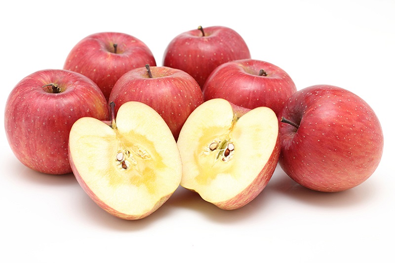 りんごと一緒に食べることで善玉菌がより働くように（Ph／PIXTA）