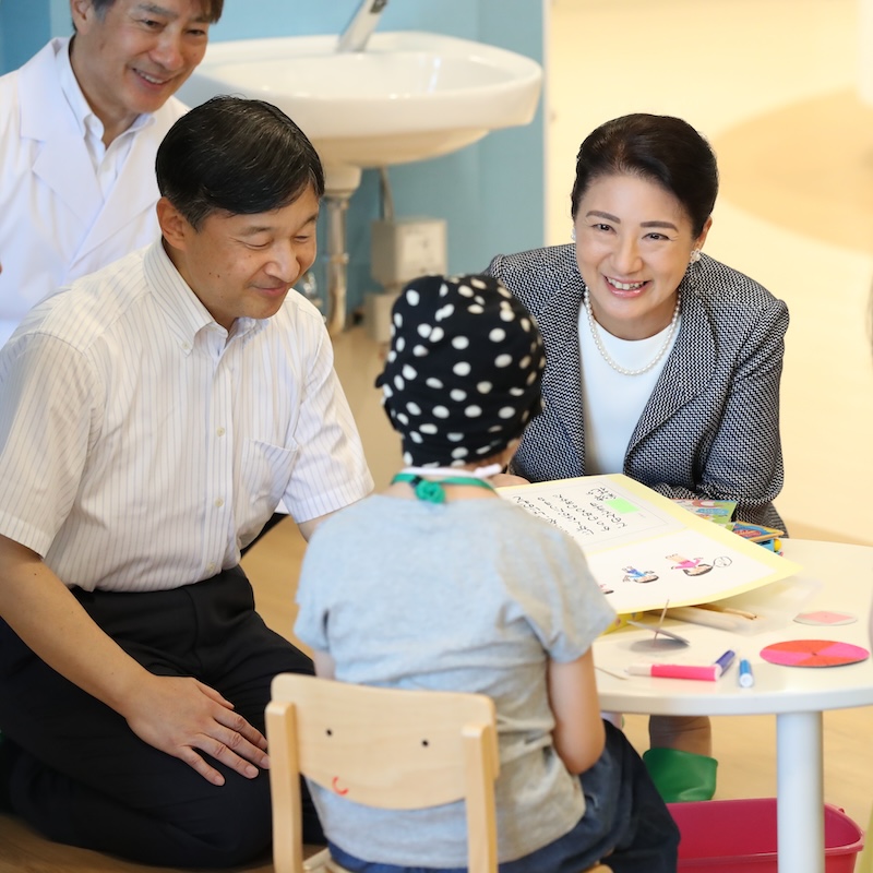 兵庫県立こども病院で、小児がんの子供たちとご懇談（2018年8月4日、Ph／JMPA）