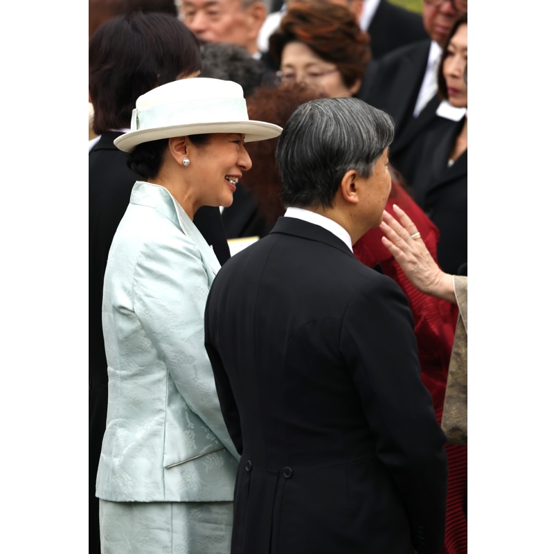 2024年4月に行われた春の園遊会での天皇皇后両陛下
