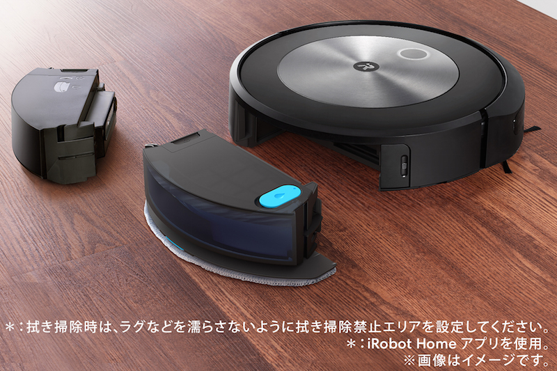 Roomba Combo j5＋のダストボックスを入れ替える様子