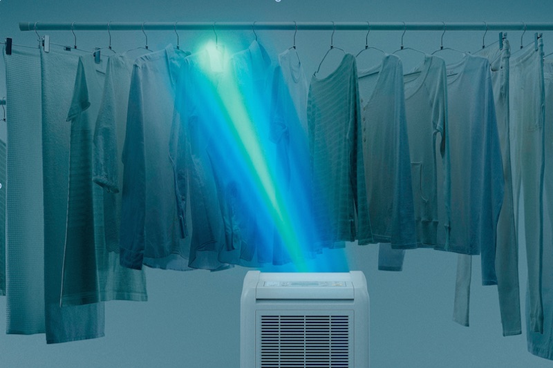 三菱電機『部屋干しおまかせムーブアイ搭載タイプ（サラリ）　MJ-M120WX』は、衣類乾燥しながら、赤外線センサーを利用した『部屋干しおまかせムーブアイ』が洗濯物の乾き具合をチェック