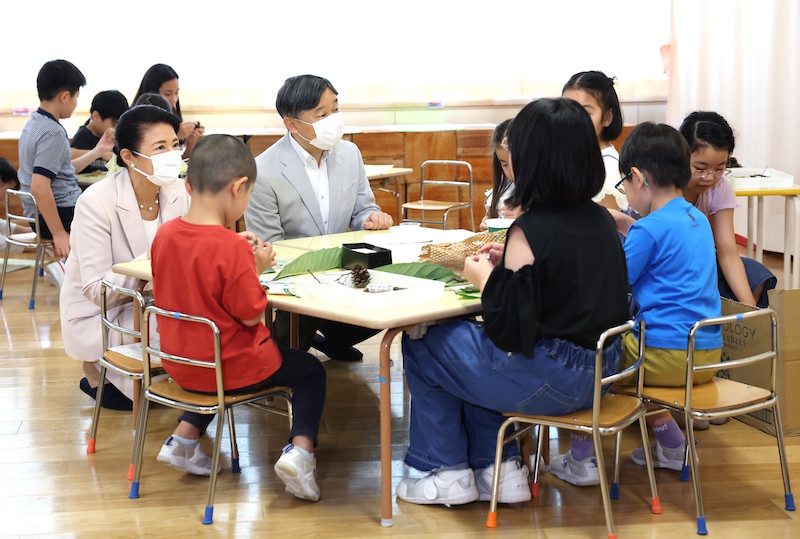 東京都内の幼稚園「九段幼稚園」をご訪問の天皇皇后両陛下