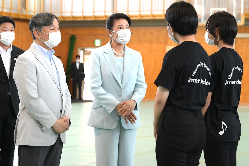 2024年5月に、岡山県に滞在され体育館ではジュニアオーケストラの練習を見学された天皇皇后両陛下
