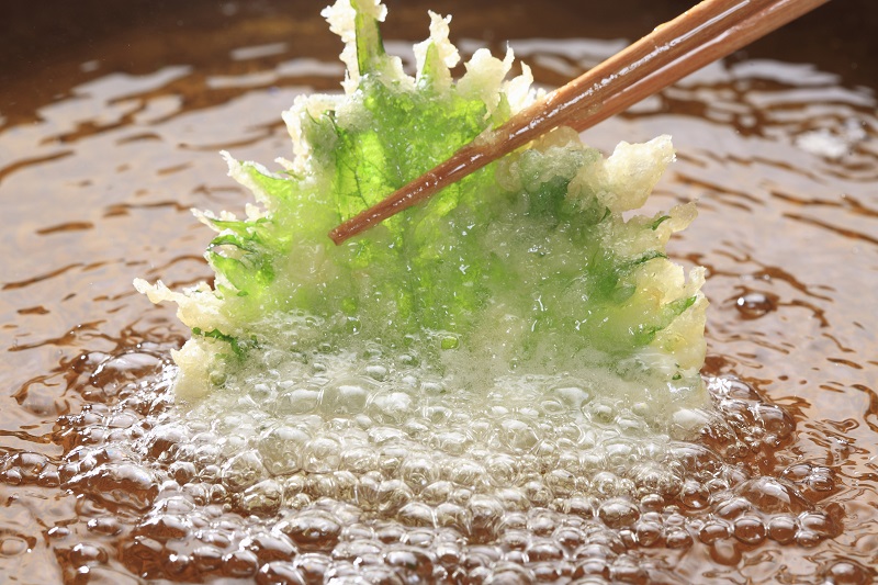 大葉や薄切りの野菜を使った天ぷらは油を多く含んでいるので避けよう（Ph／イメージマート）