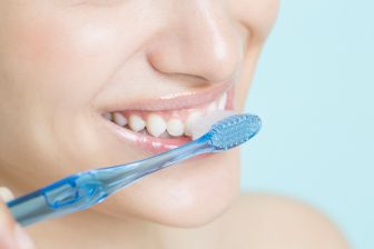 「歯の磨きすぎ」は歯周病を加速させるリスク、脳梗塞や心筋梗塞も　「1日3回」「3分」「フロスが先」”正しい歯磨き”のやり方を歯のプロが解説